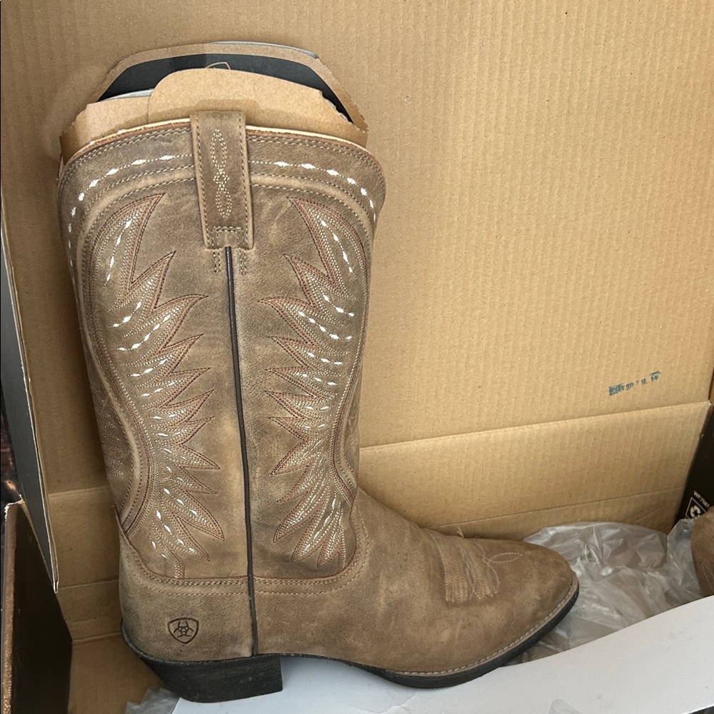 Ariat Cowboy Boots - Picture 3 of 10